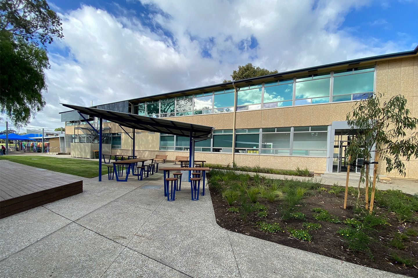 Building, Avenues College, being upgraded