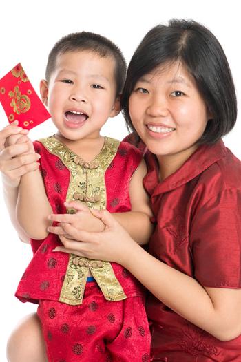 Mother and child in traditional Chinese dress